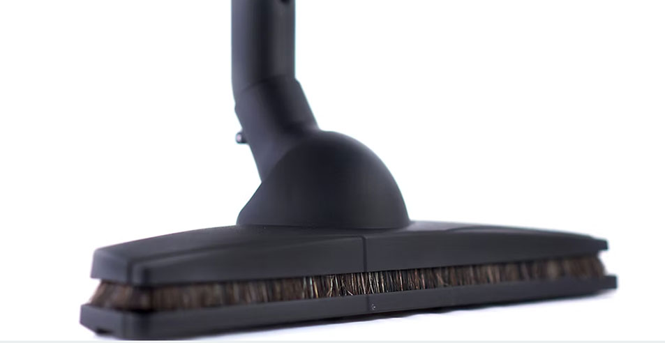 地板、墙面与地毯刷